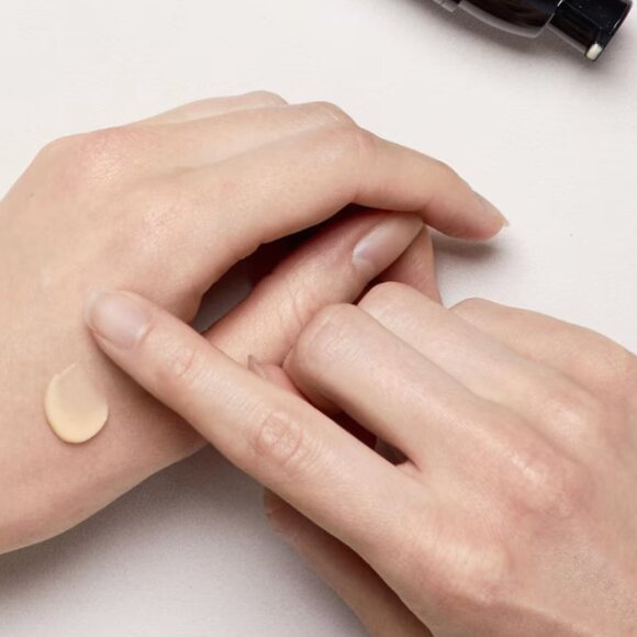 MAC Prep + Prime Natural Radiance - Yellow - Picture 3 of 4